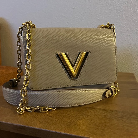 Louis Vuitton authentic twist purse - Picture 3 of 12
